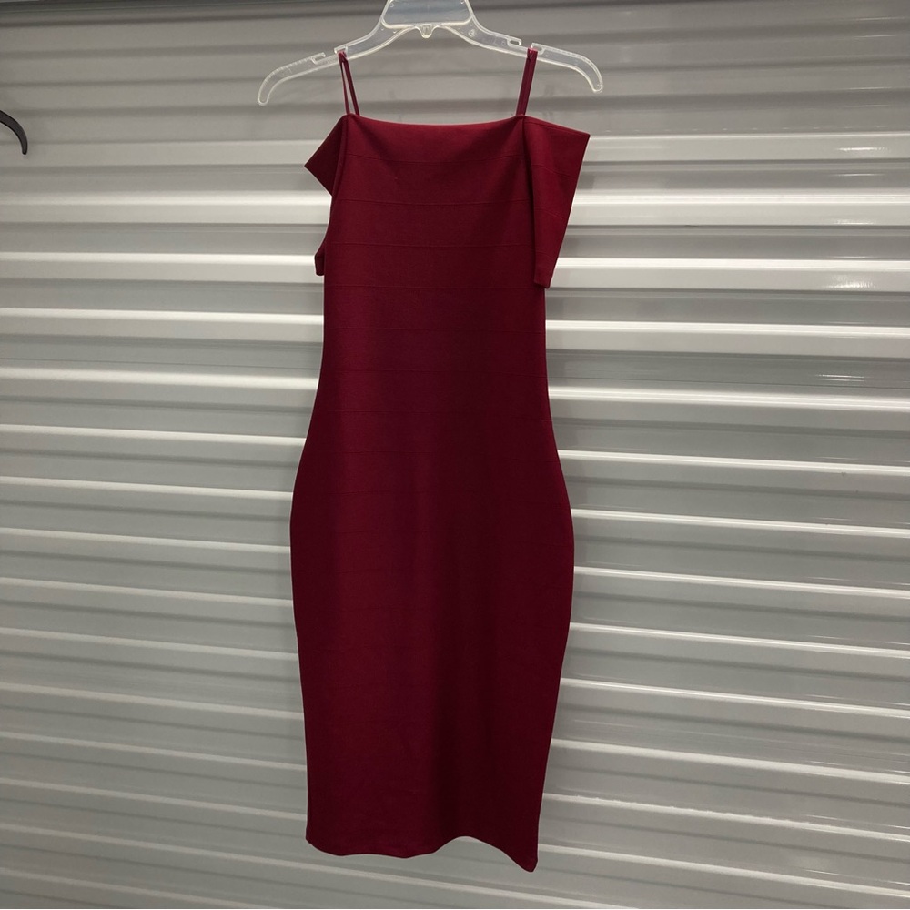 Elegant Burgundy Bodycon Dress